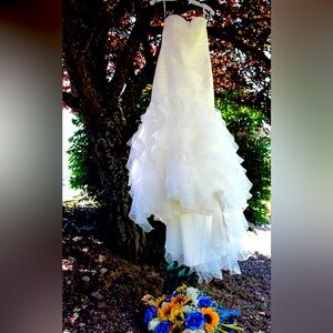 Elegant White Strapless Wedding Dress